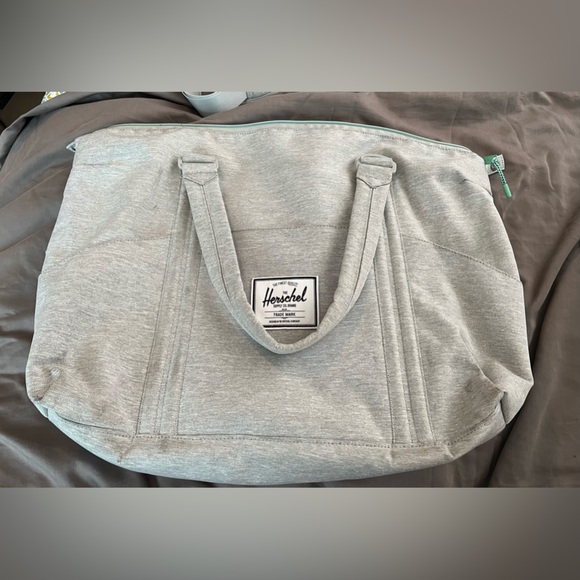 Herschel Supply Co Strand Sprout
Diaper Bag Light Gray Crosshatch - Picture 3 of 10